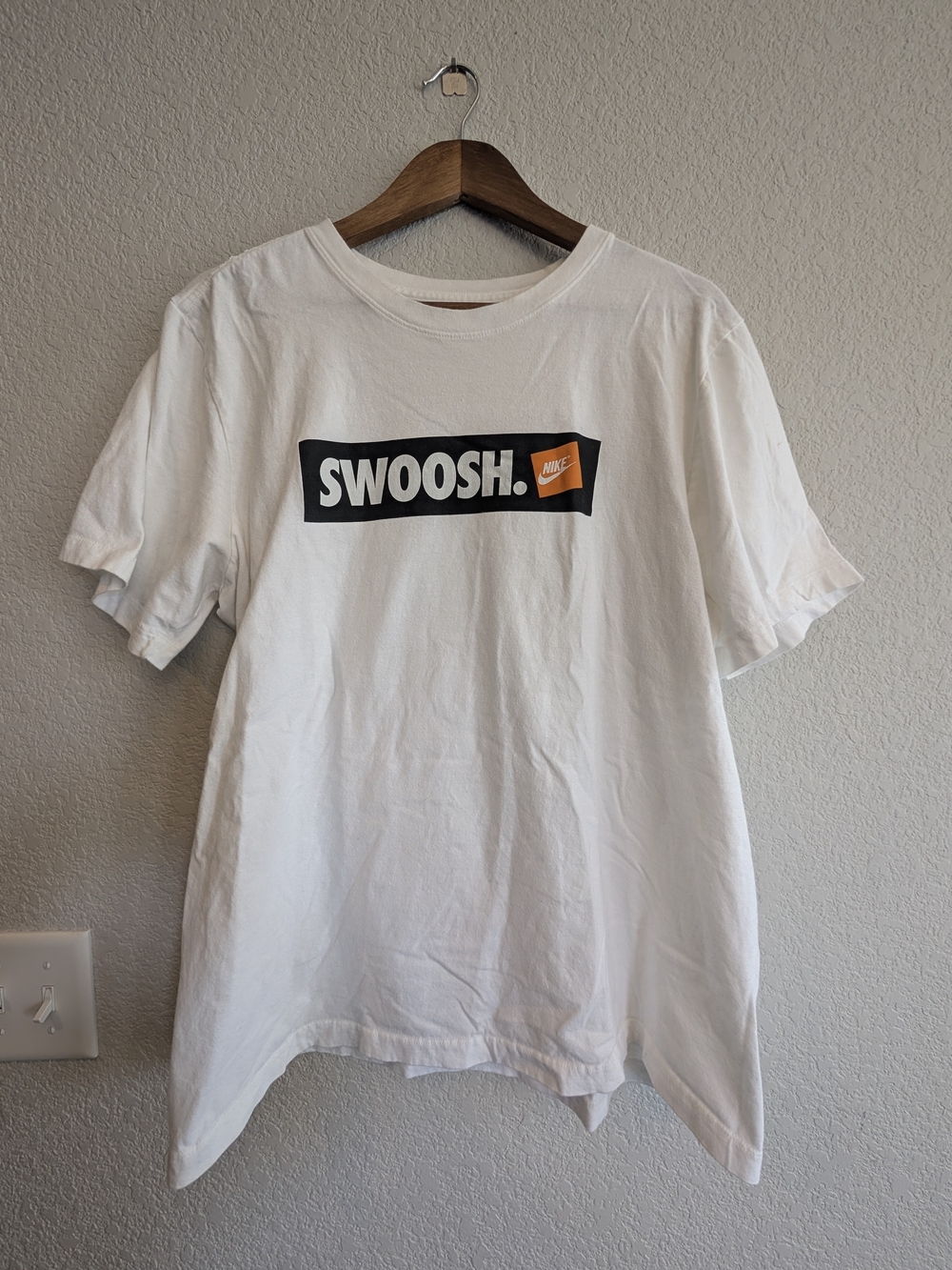 Nike White "Swoosh" Graphic Tee - Men Sz L